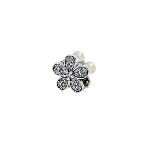 Sparkling flower charm